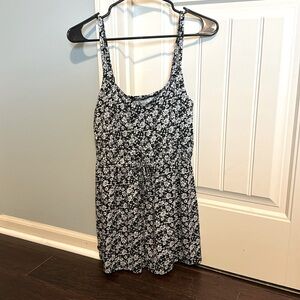 Black and White Floral Hollister Romper in a Size Medium